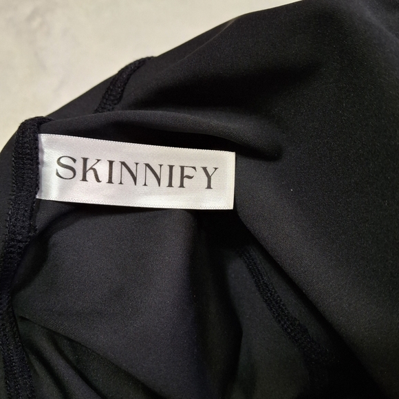 Skinnify Ruched Black High-Waisted Resistance Band Leggings   Women Size Medium - Picture 2 of 16